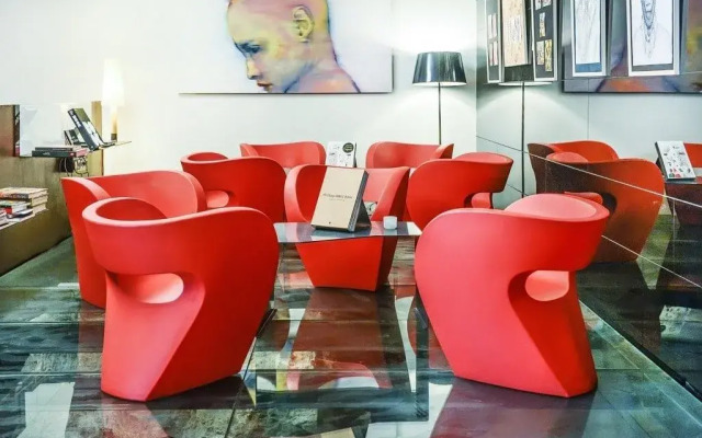 Leon Hotel & Lounge