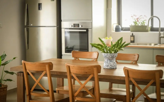 Beachside 3-BR Apt Perfect for Families