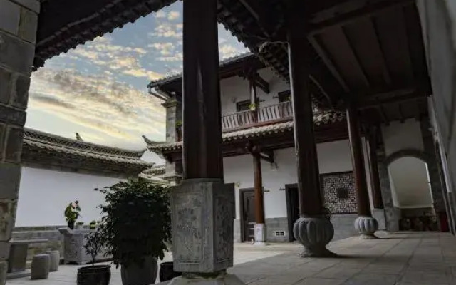 Jianshui Taoyuan Mountain Residence Inn