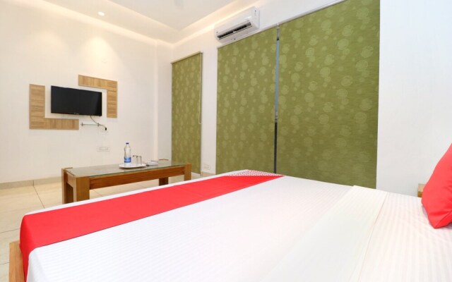 OYO 26606 Hotel R K Grand