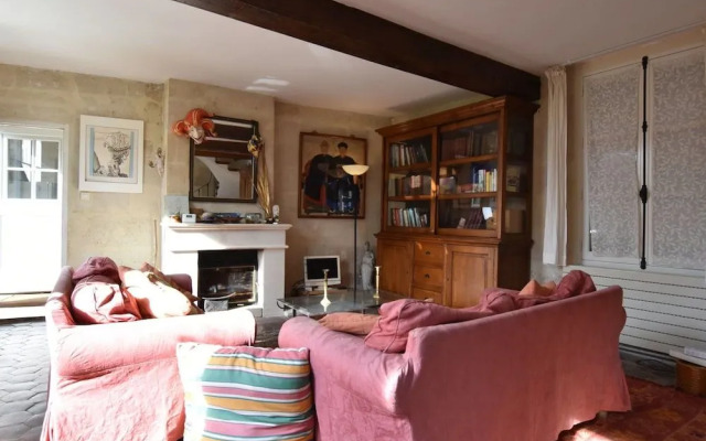 Modern Mansion in Machemont with Private Garden