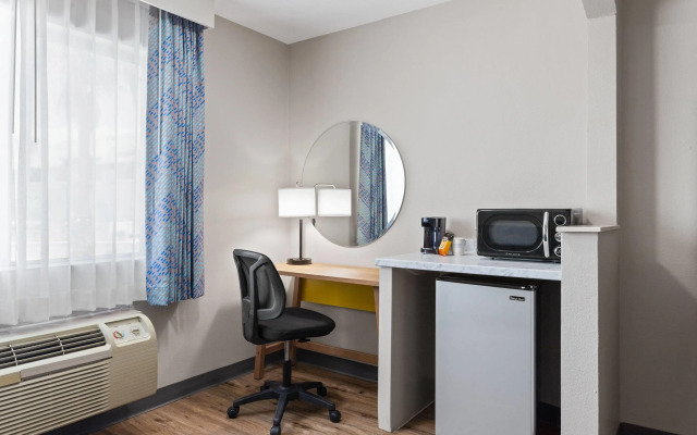 Days Inn by Wyndham Phoenix West