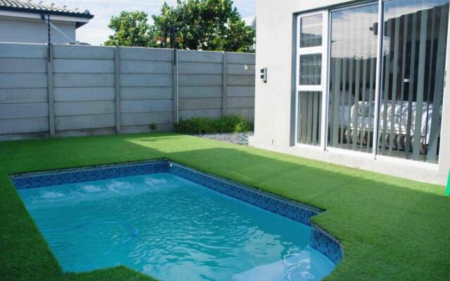 Cheerful 3- bedroom residential home with pool