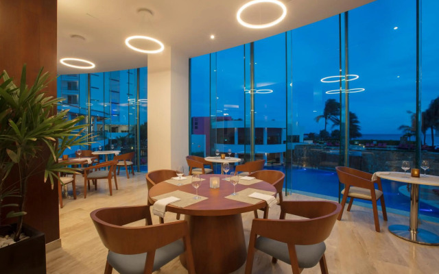 Altitude at Krystal Grand Cancun - All inclusive