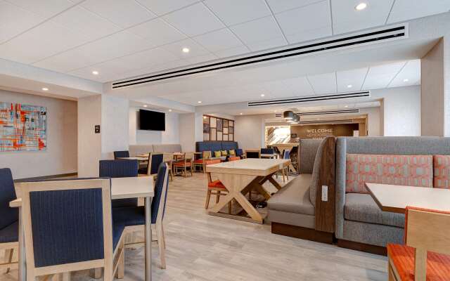 Hampton Inn Crown Point