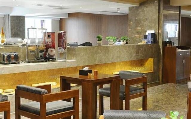 Yannian Huijing Hotel