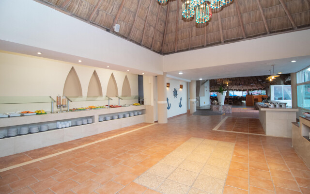 Royal Decameron Complex