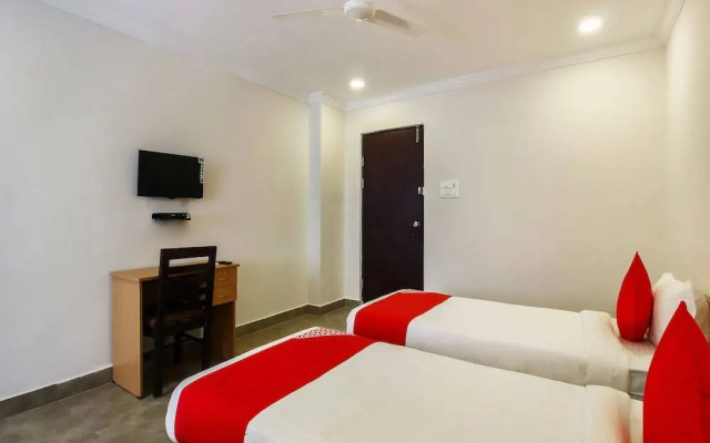 OYO Flagship 13544 Sri Sai Nilayam