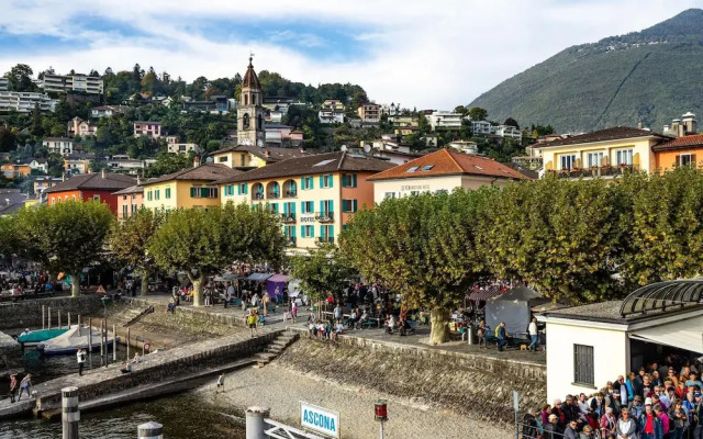 Yellow View Apartment