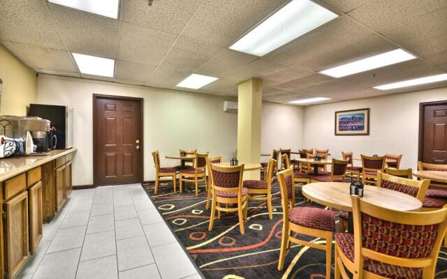 Katahdin Inn & Suites