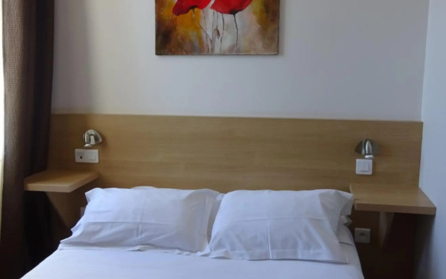 Hôtel Restaurant Le Castel Fleuri