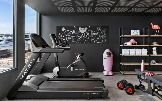 Moxy Lyon Airport