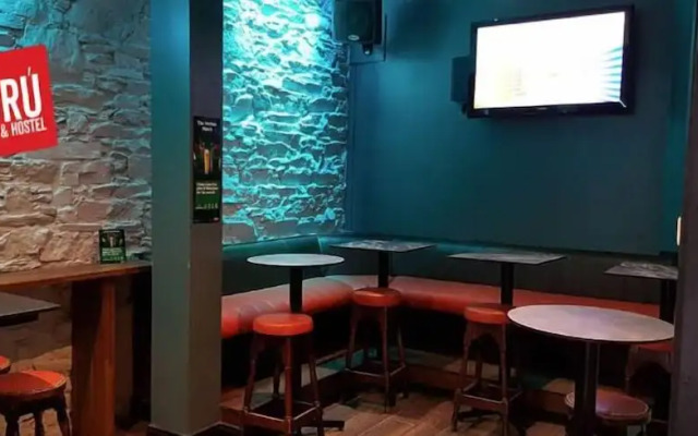 Brú Bar & Hostel