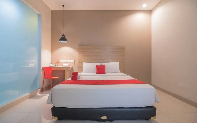 RedDoorz Plus Near Maranatha University 5