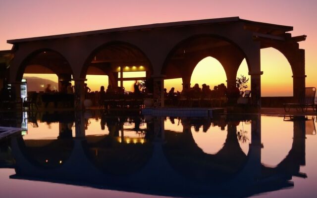 Pyrgos beach hotel apartments
