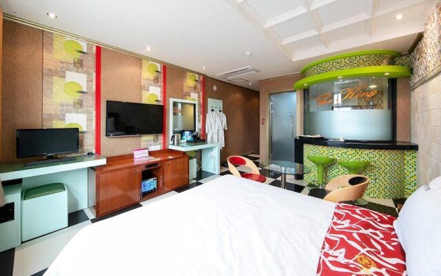 Yeosu King Pension Tel