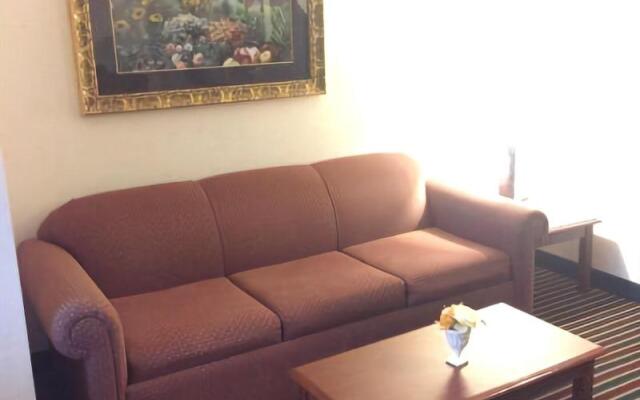 Evergreen Inn and Suites