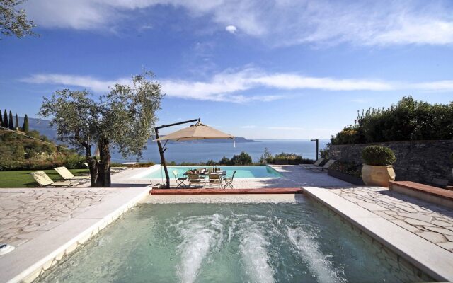 Villa Teodora in Toscolano-maderno