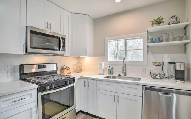 Pet-friendly Cottage, 3 Blocks to Main St!