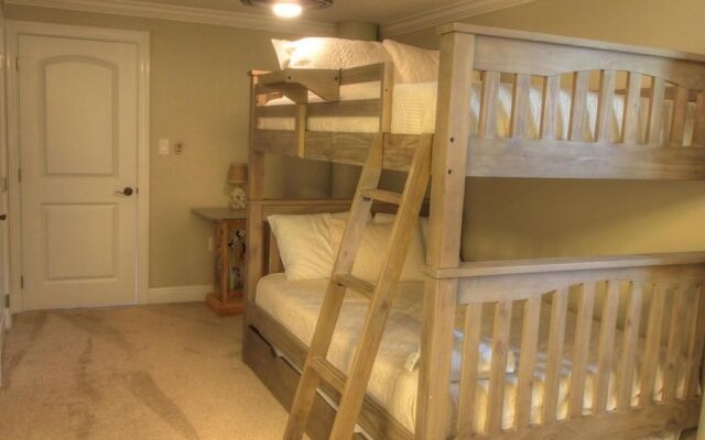 Palm Breeze - 4 Br Home