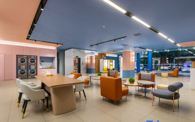 Homeinn Aifeel Hotel (Haikou High - speed Railway East Station Wuyue Plaza)