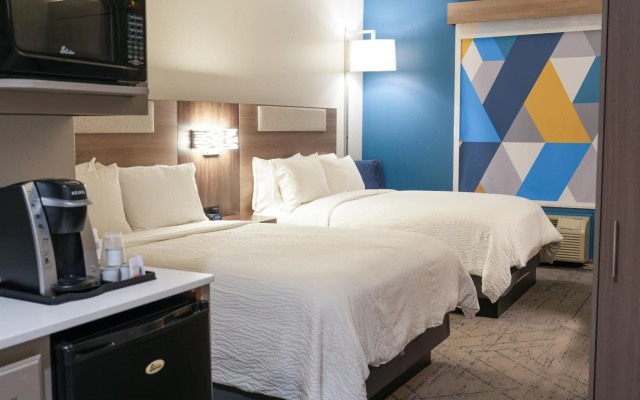 Holiday Inn Express & Suites Dallas Southwest-Cedar Hill by IHG