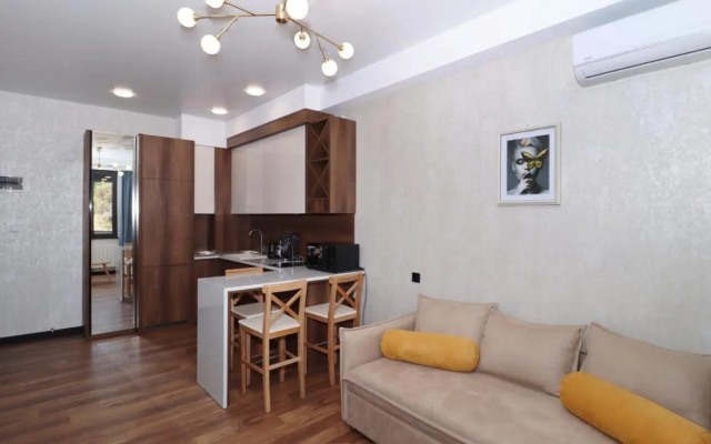 Newly Renovated Stylish 1br Apartment for 4