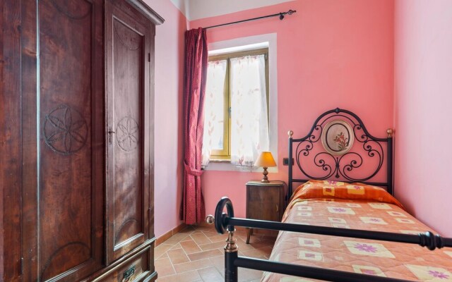 Secluded Holiday Home in Bibbiano With Courtyard