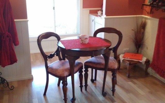Bella Rouge Cottage – Guest Rooms – Bright