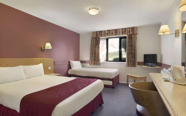 Days Inn by Wyndham Membury M4