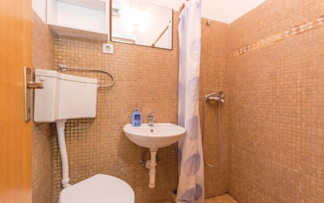 Beautiful Home in Zdrelac With Wifi and 1 Bedrooms
