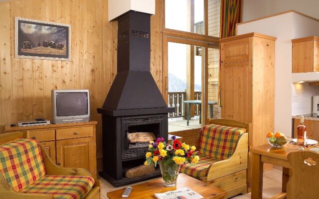 Traditional Apartment With Fireplace 200 m. From the Center