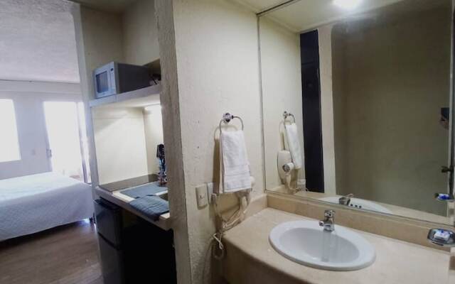 Room in Guest Room - Studio 502 Inside Cancun Resort