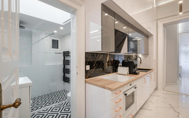 Premium Art Deco Apartment at Broadway // 4BDR & 3BR