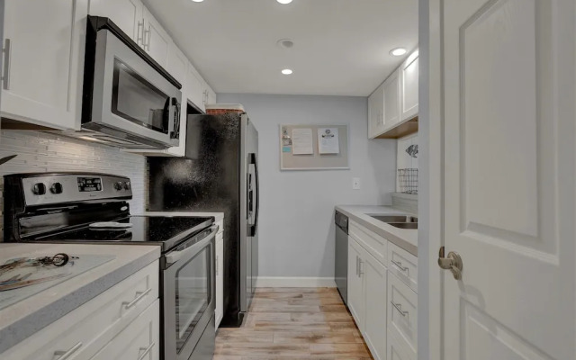 Fishermans Friend! - Coastal Condo - Views Await!