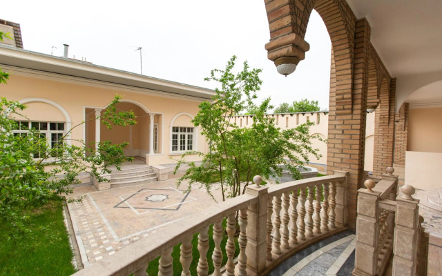 New Friends Mini-Hotel