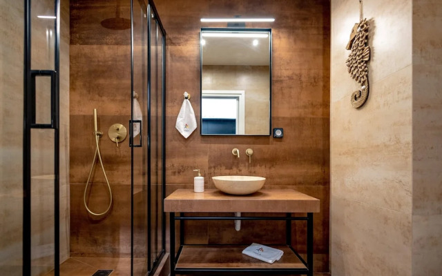 Triple A - Kolokotroni 62