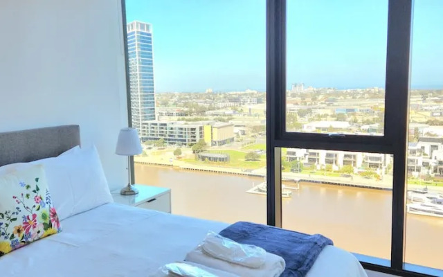 Wyndel Apartments Riverside on Collins