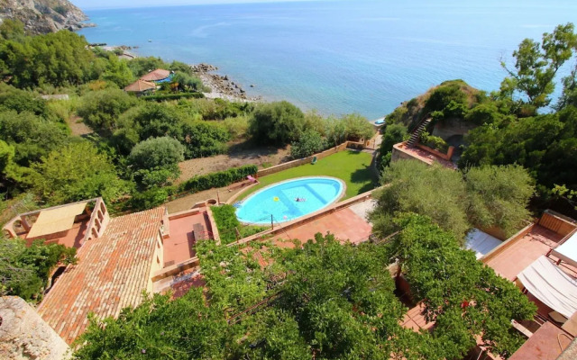 Gorgeous Mansion in Capo Vaticano near Beach