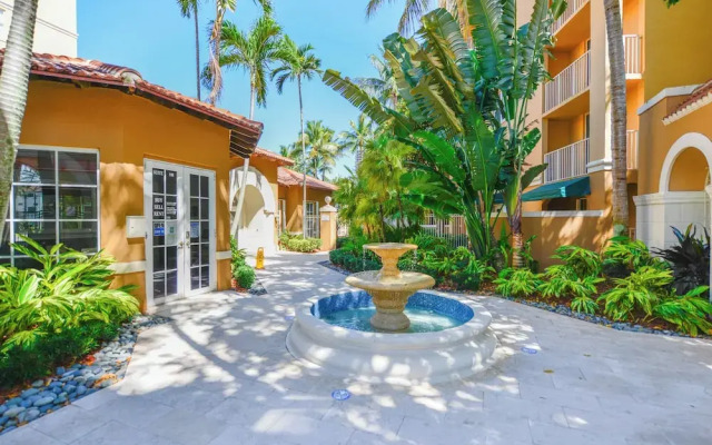 Exclusive Condo 10 Min to the Beach