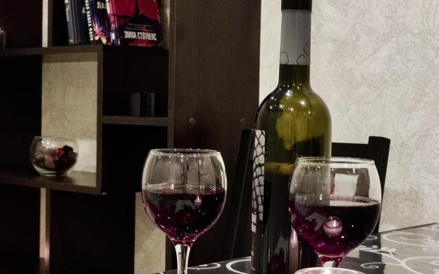 Guests love on Anna Akhmatova Street