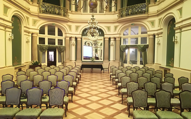 Grand Hotel