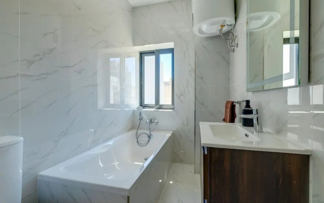 Cozy 2BR Sliema Getaway by the Water