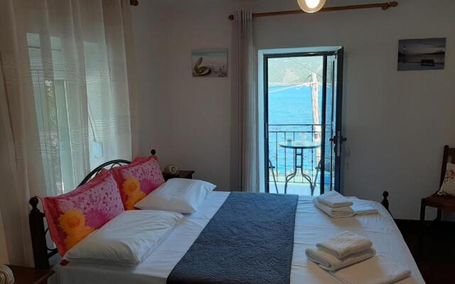 Chiona΄s Apartments by the Sea