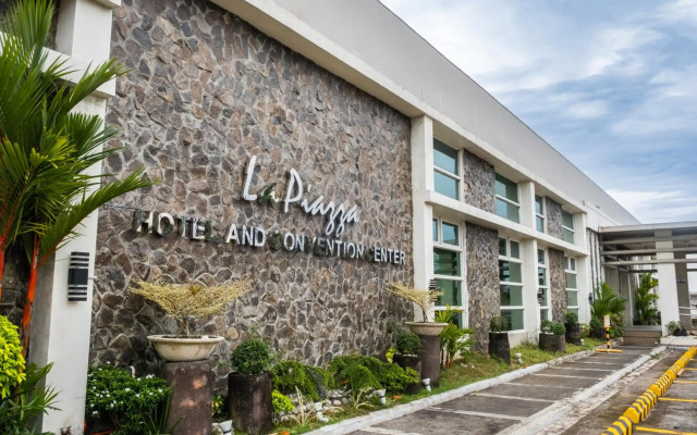 La Piazza Hotel and Convention Center