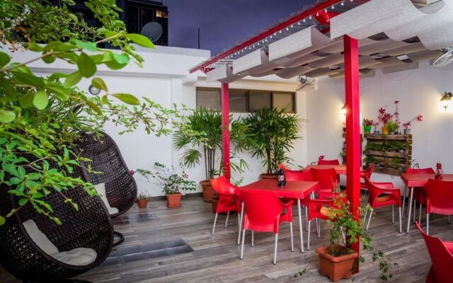 Tomo Hostel