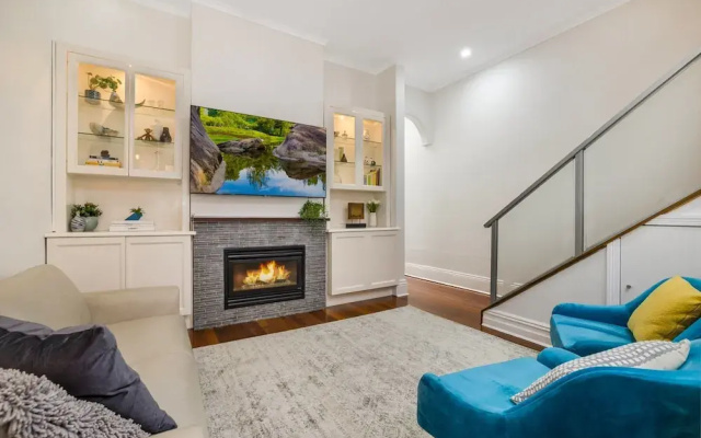 Unique 2- Storey Victorian Terrace Near Errol St
