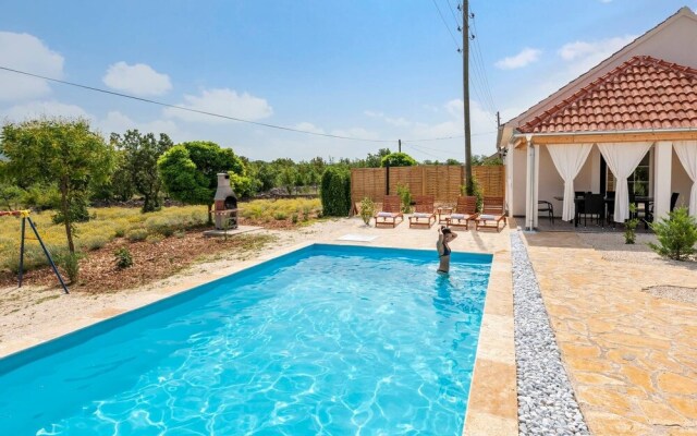 Charming House With Pool 10 Min From Sibenik