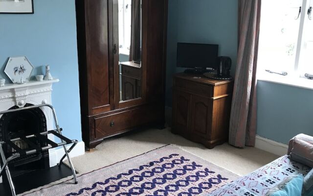 Lower Buckton Country House - Sleeps 12