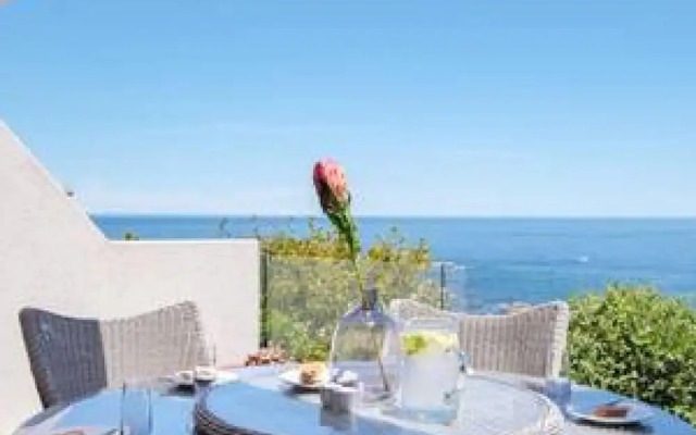 Beachy Apartment w Pool Ocean Views Beach Steps